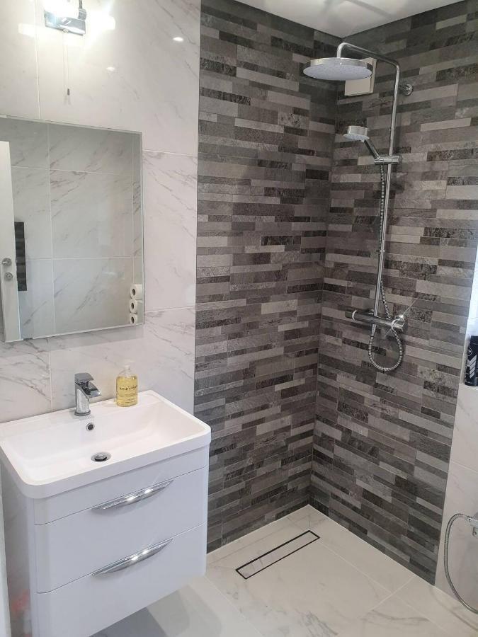 Beautiful Guest Rooms, Free Parking, 30Min Heathrow, 40Min Wembley, 60Min Central London Greenford  Luaran gambar