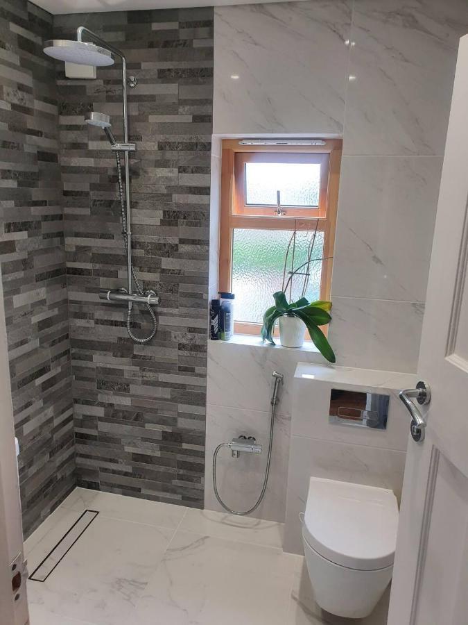 Beautiful Guest Rooms, Free Parking, 30Min Heathrow, 40Min Wembley, 60Min Central London Greenford  Luaran gambar