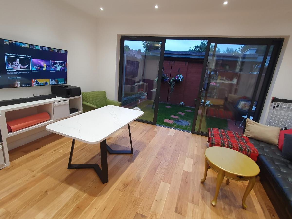 Beautiful Guest Rooms, Free Parking, 30Min Heathrow, 40Min Wembley, 60Min Central London Greenford  Luaran gambar