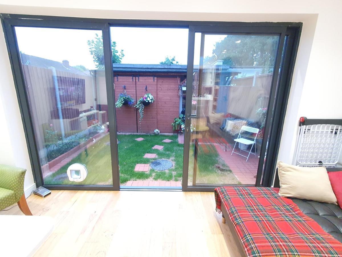 Beautiful Guest Rooms, Free Parking, 30Min Heathrow, 40Min Wembley, 60Min Central London Greenford  Luaran gambar