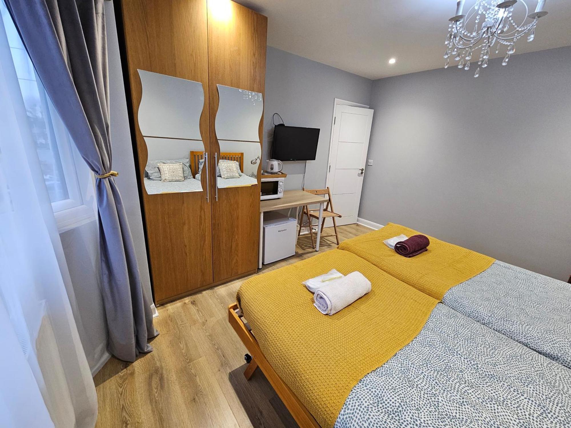 Beautiful Guest Rooms, Free Parking, 30Min Heathrow, 40Min Wembley, 60Min Central London Greenford  Luaran gambar