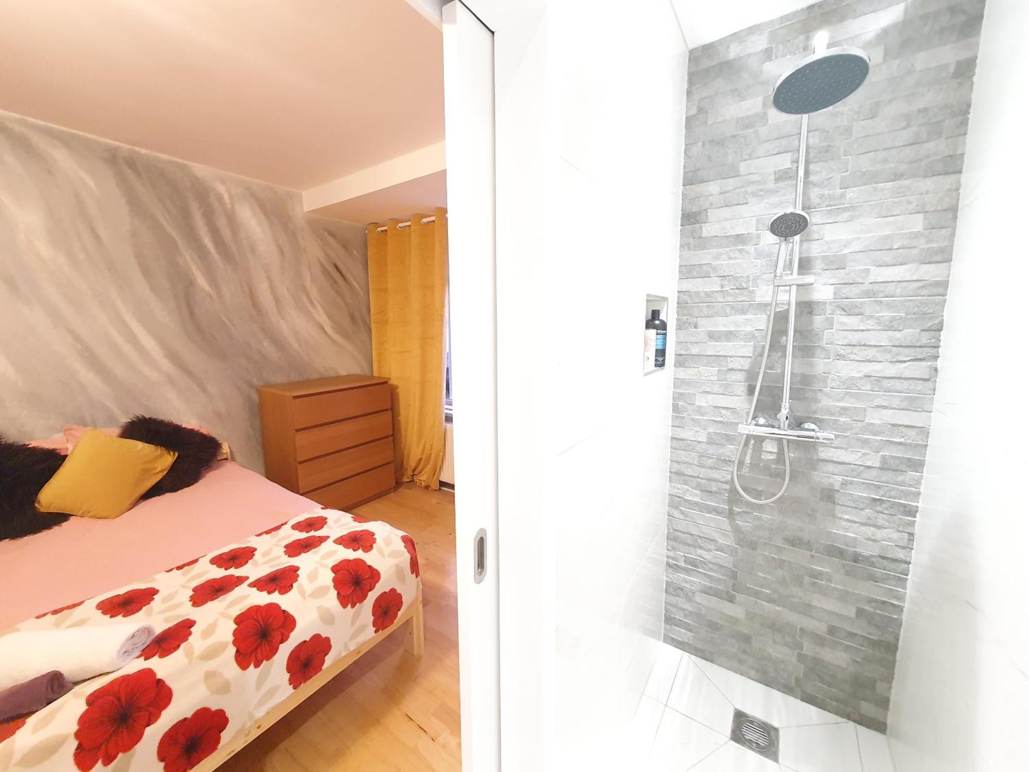 Beautiful Guest Rooms, Free Parking, 30Min Heathrow, 40Min Wembley, 60Min Central London Greenford  Bilik gambar